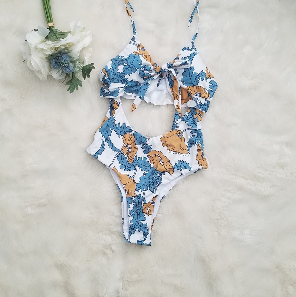 SALE♡Fun One Piece - Picture 3 of 4